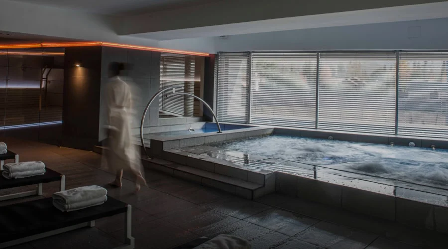 Zona de hidroterapia del spa de Youtopia Trapenses